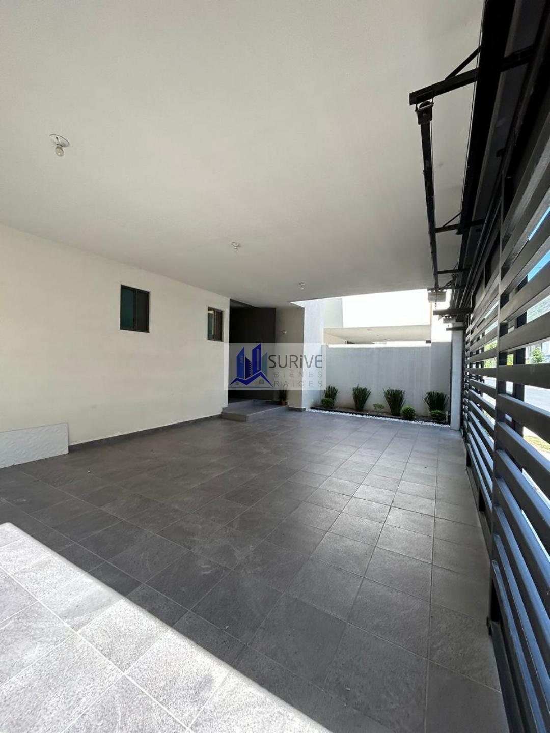 CASA EN RENTA FONTANA RESIDENCIAL CARRETERA NACIONAL