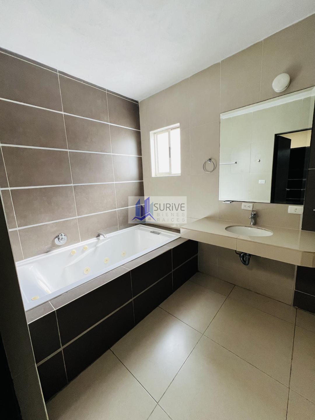 Casa en Renta Residencial La Escondida