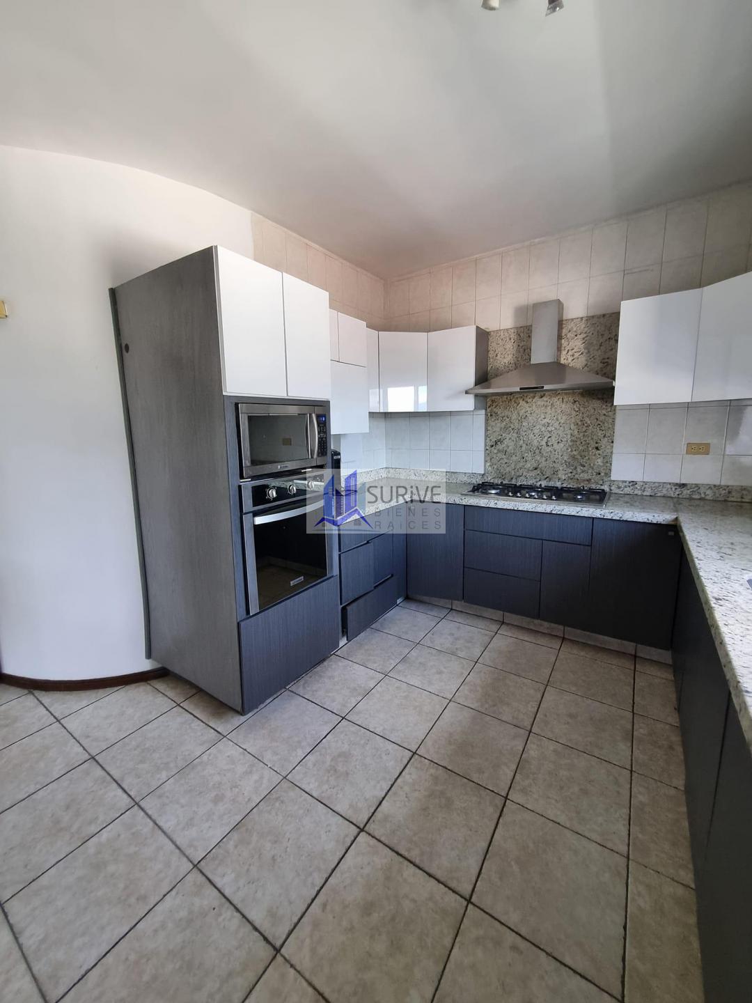 CASA EN VENTA ZONA SUR, JARDINES DEL PASEO
