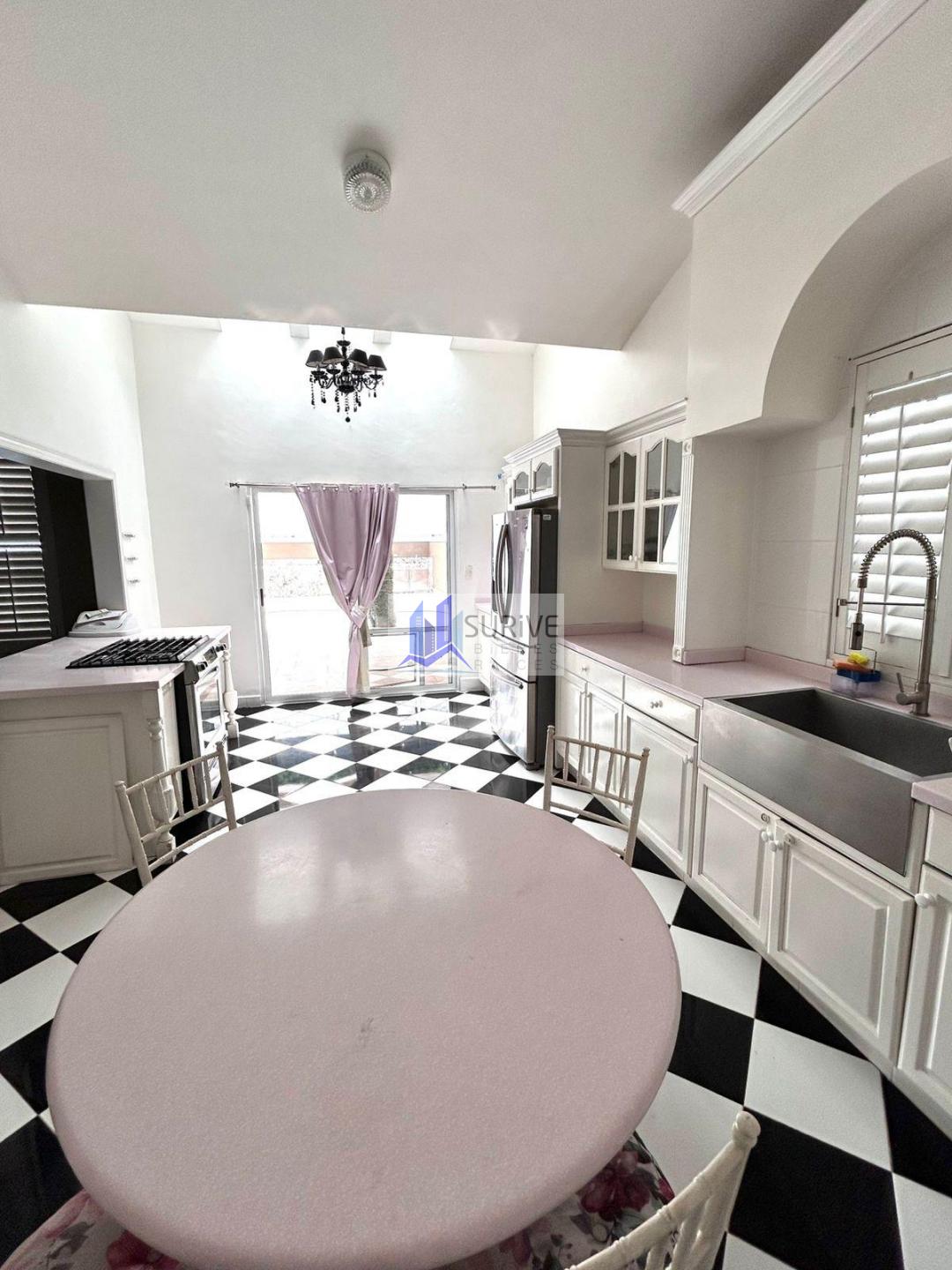 Residencia en Valle de San Ángel, sector Jardines