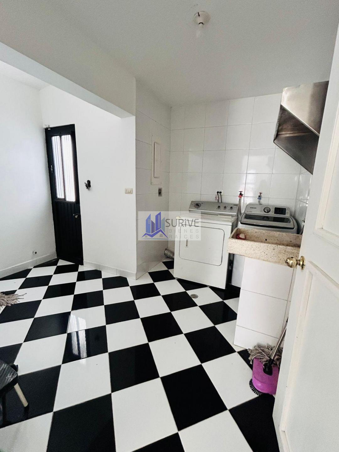 Residencia en Valle de San Ángel, sector Jardines