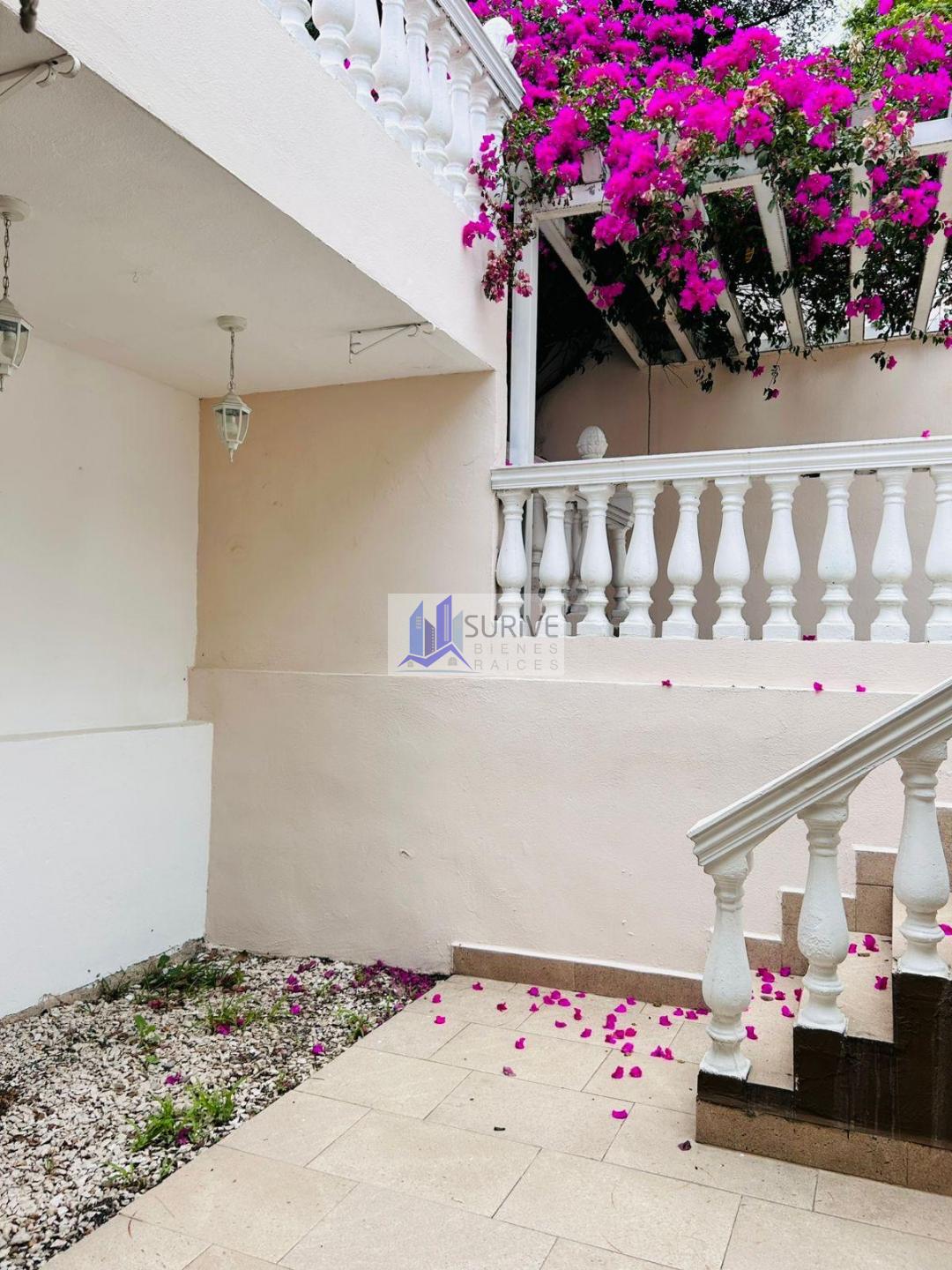 Residencia en Valle de San Ángel, sector Jardines