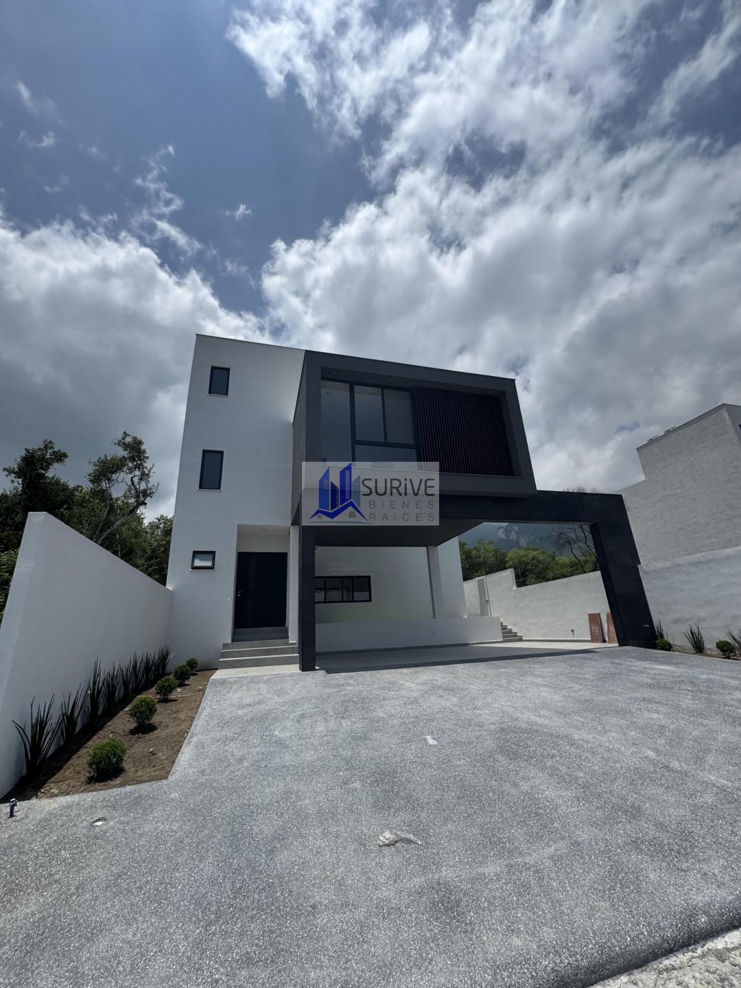 Casa en Venta Amani Terra zona Leona Santiago NL