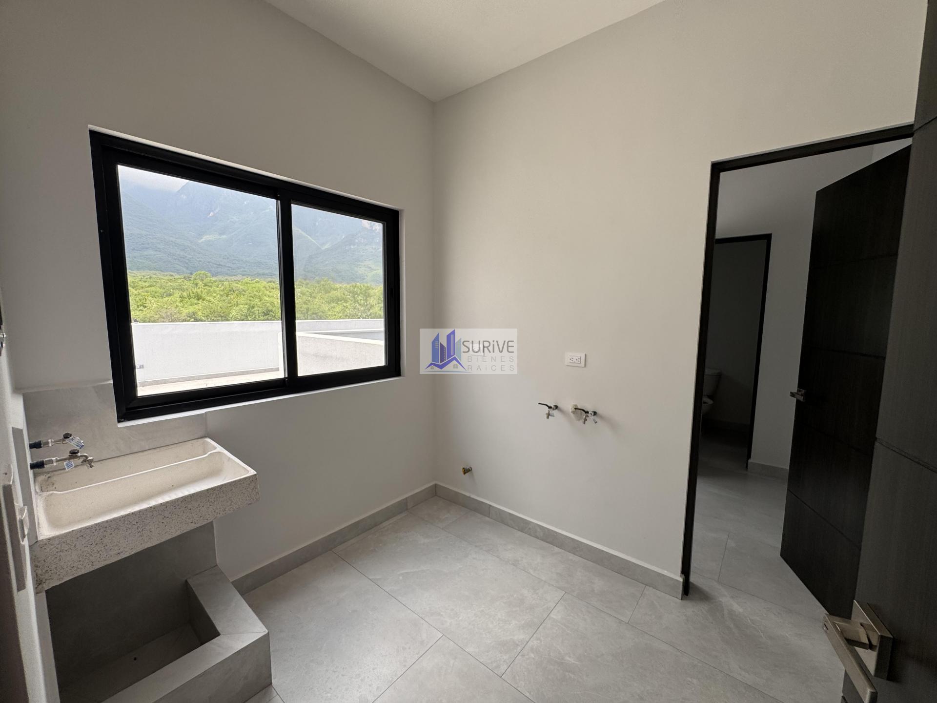 Casa en Venta Amani Terra zona Leona Santiago NL