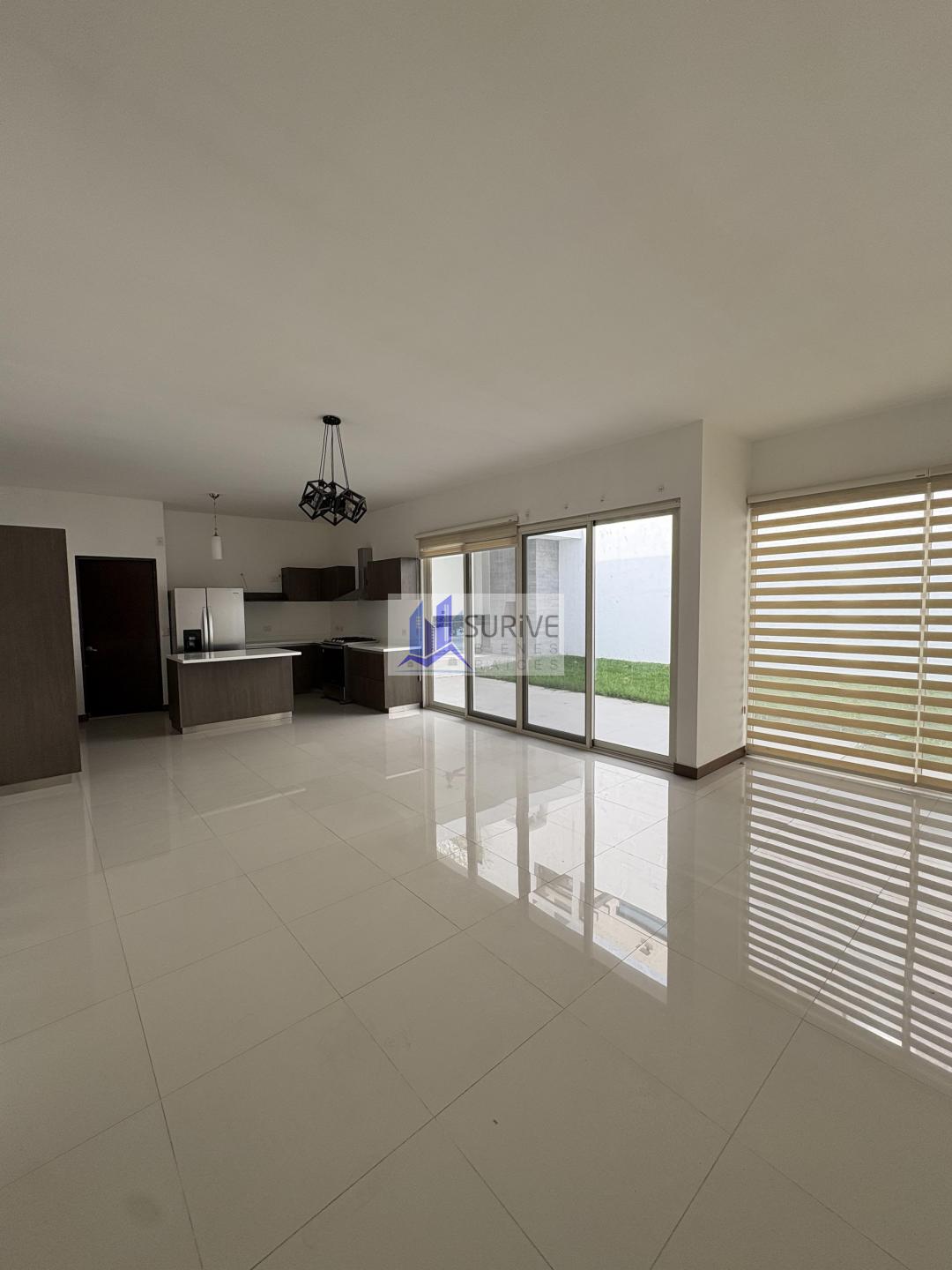 Renta casa Laderas
