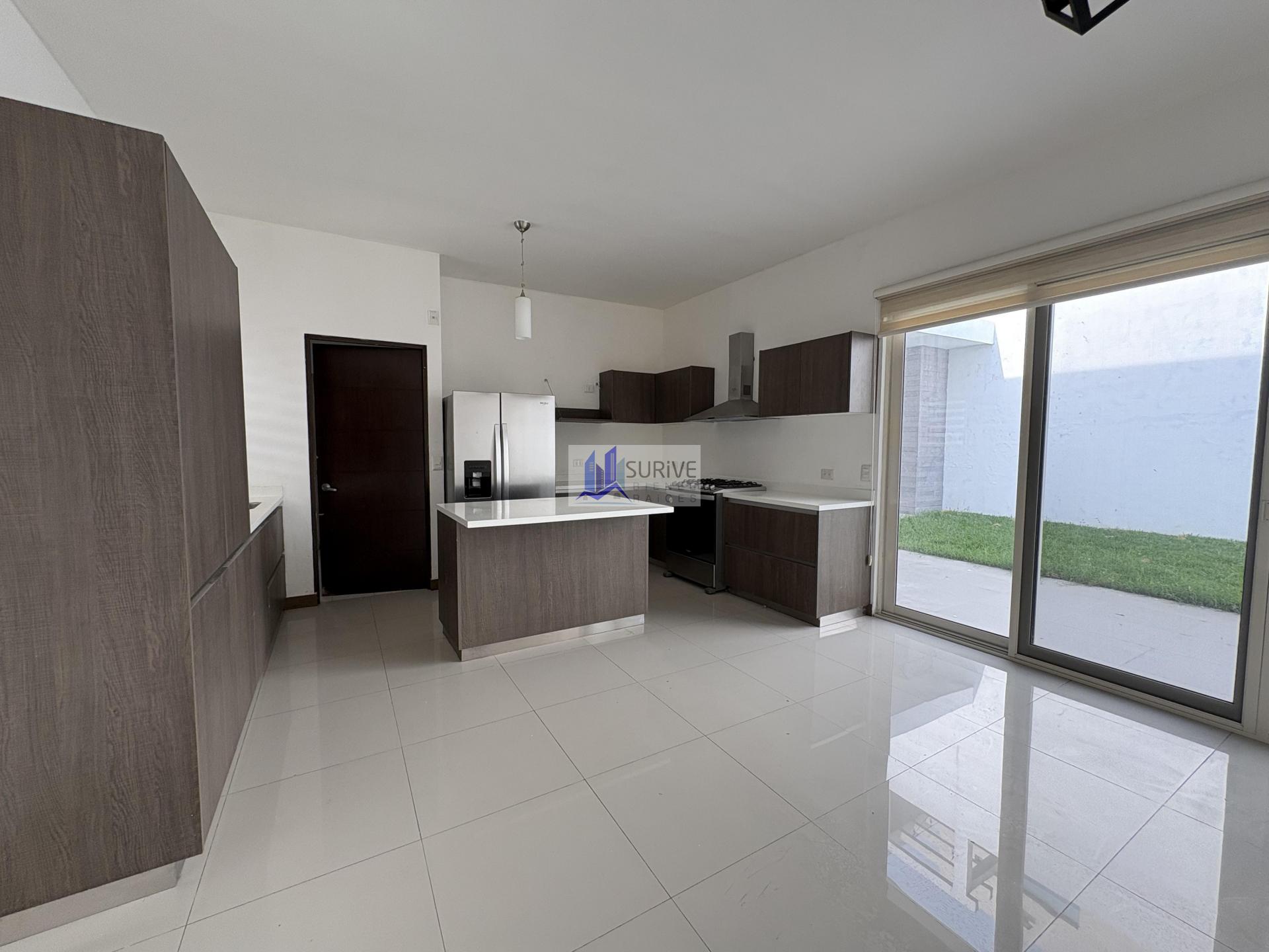 Renta casa Laderas