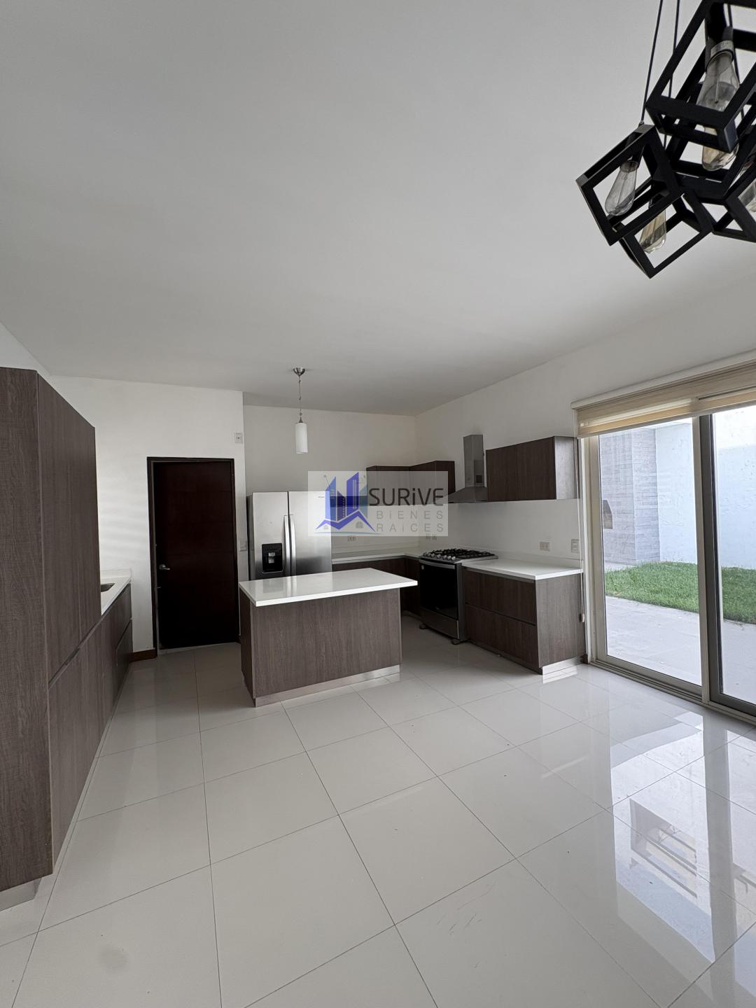 Renta casa Laderas
