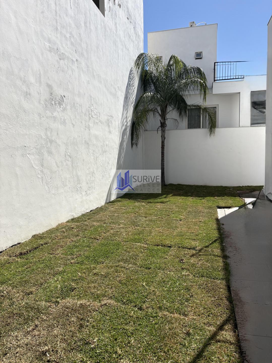 Renta casa Laderas