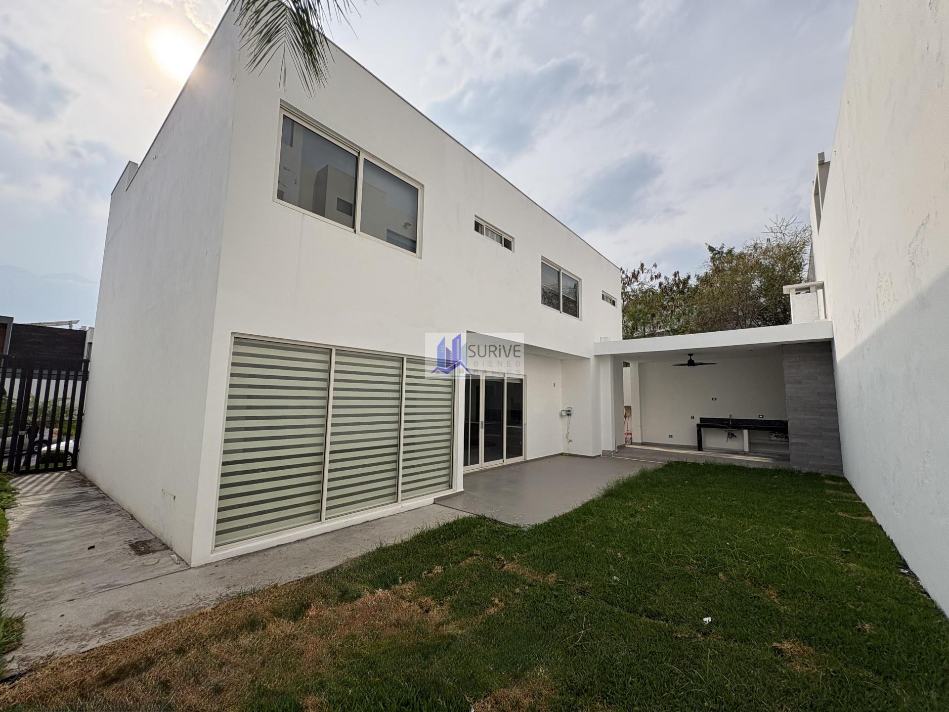 Renta casa Laderas
