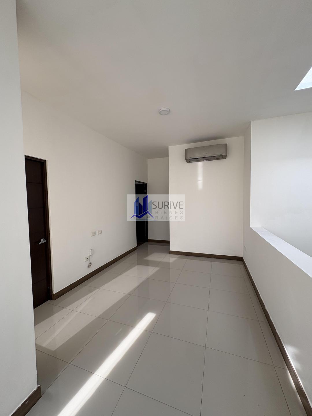 Renta casa Laderas