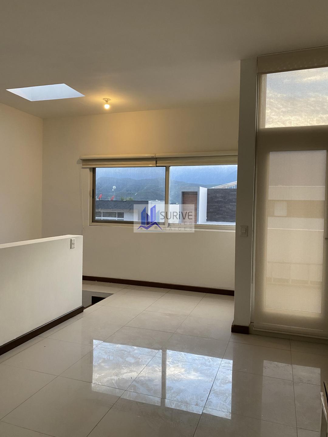 Renta casa Laderas