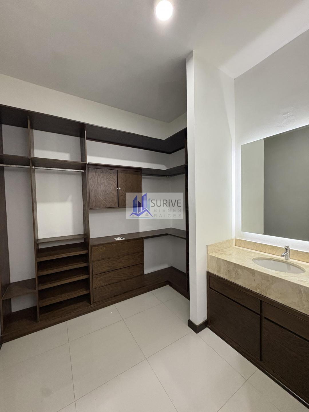 Renta casa Laderas