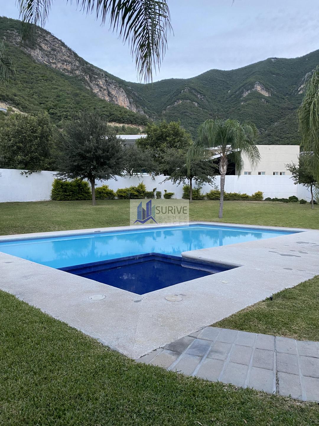 Renta casa Laderas