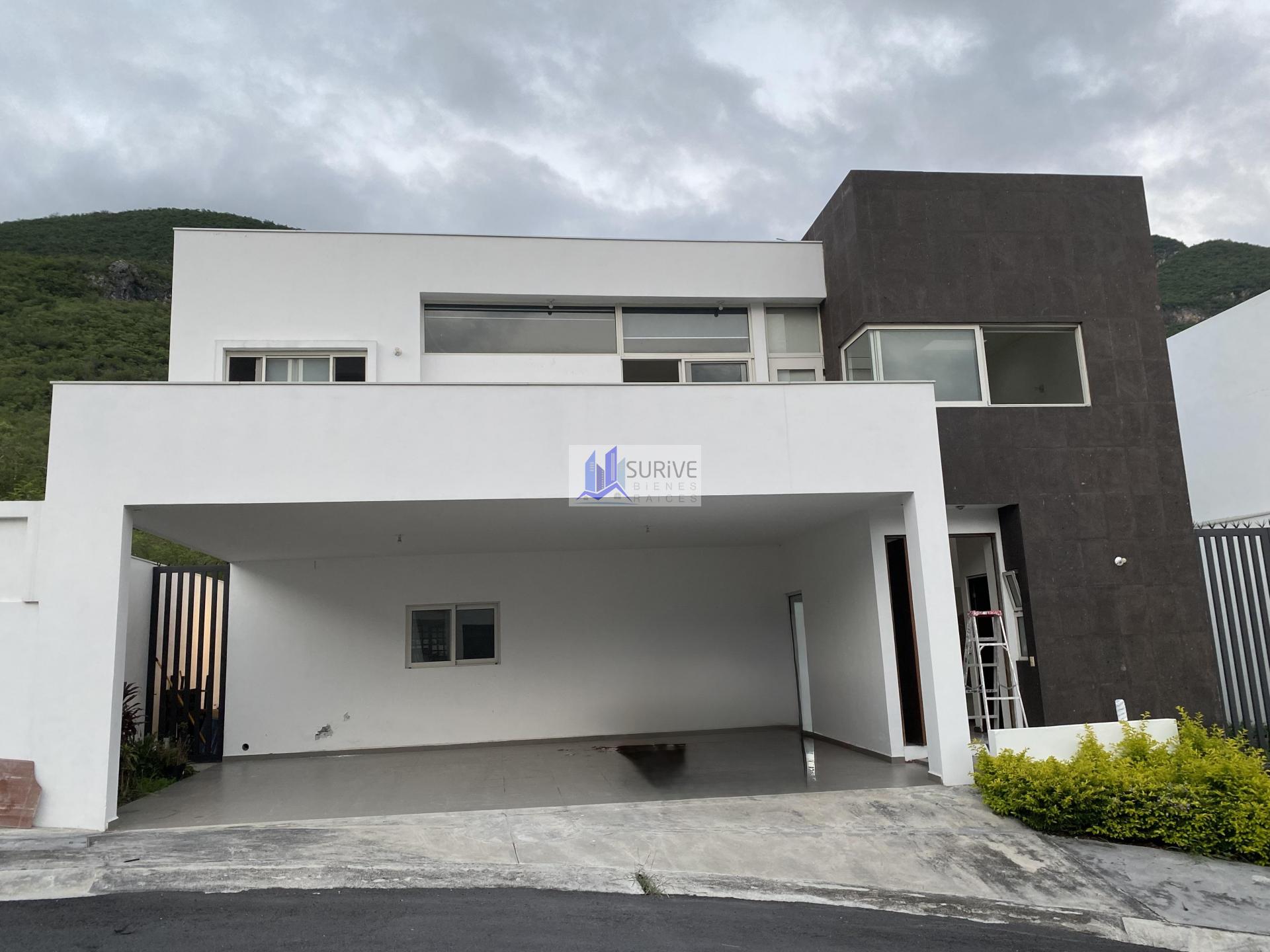 Renta casa Laderas