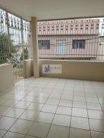 Renta de amplias oficinas en planta alta.