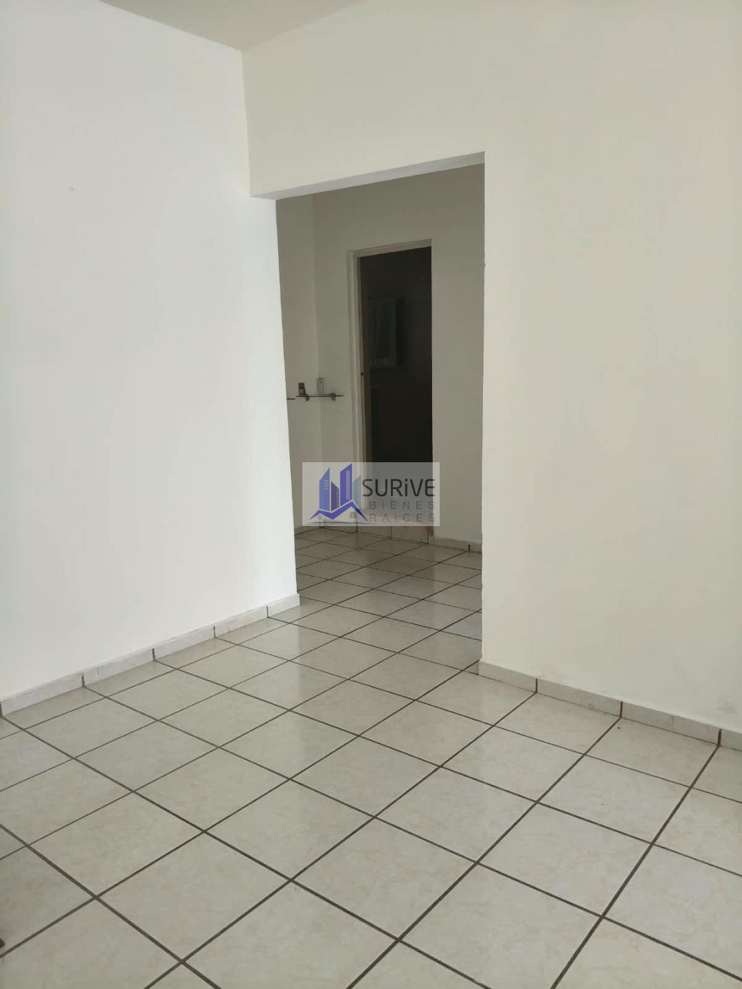 Renta de amplias oficinas en planta alta.