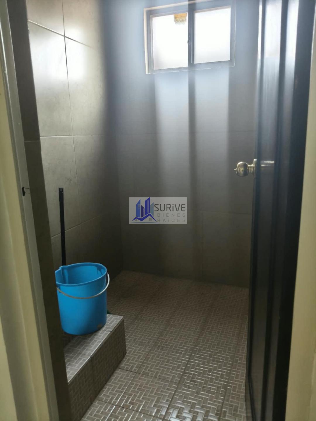 Renta de amplias oficinas en planta alta.