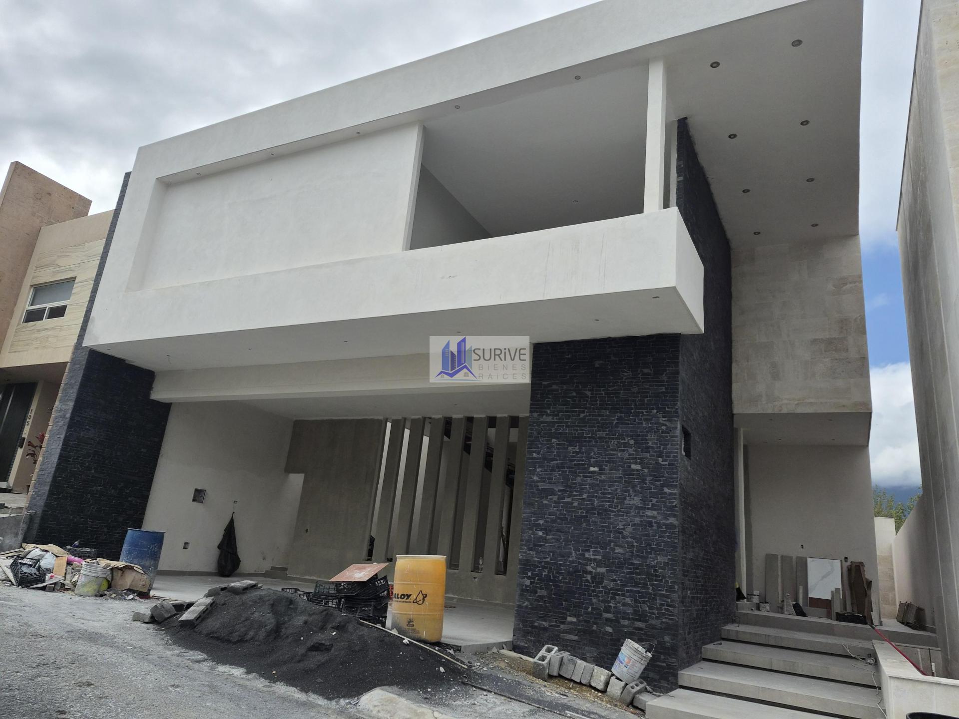 CASA EN VENTA EN CAROLCO